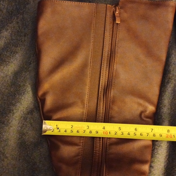 Boots - Picture 3 of 5